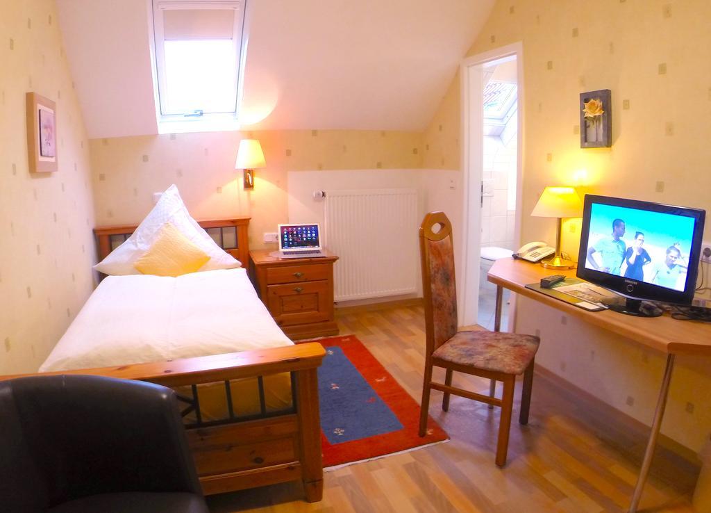 Hotel Maurer Saarwellingen エクステリア 写真