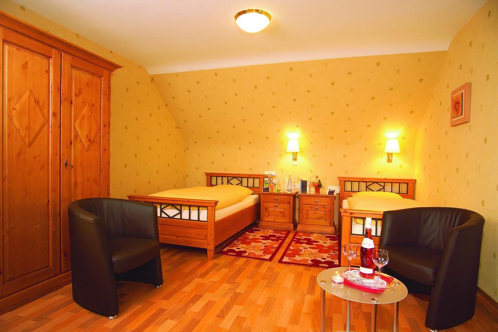 Hotel Maurer Saarwellingen エクステリア 写真