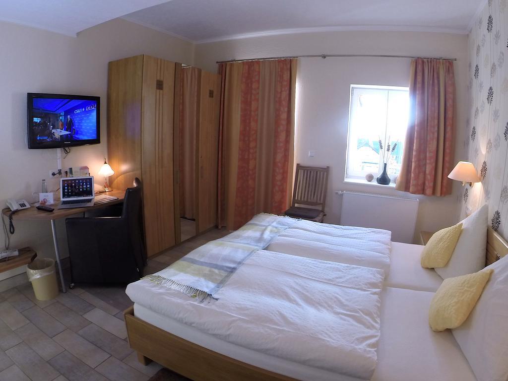 Hotel Maurer Saarwellingen エクステリア 写真