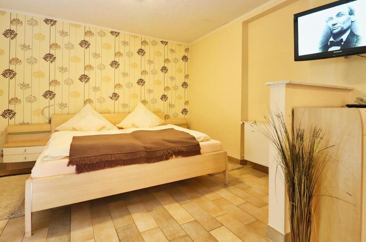 Hotel Maurer Saarwellingen エクステリア 写真