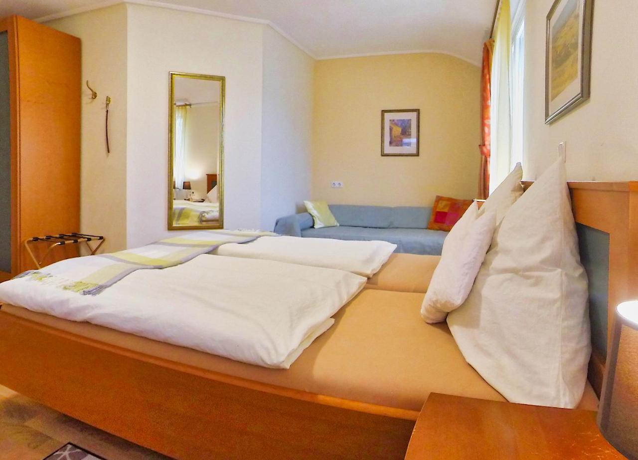 Hotel Maurer Saarwellingen エクステリア 写真